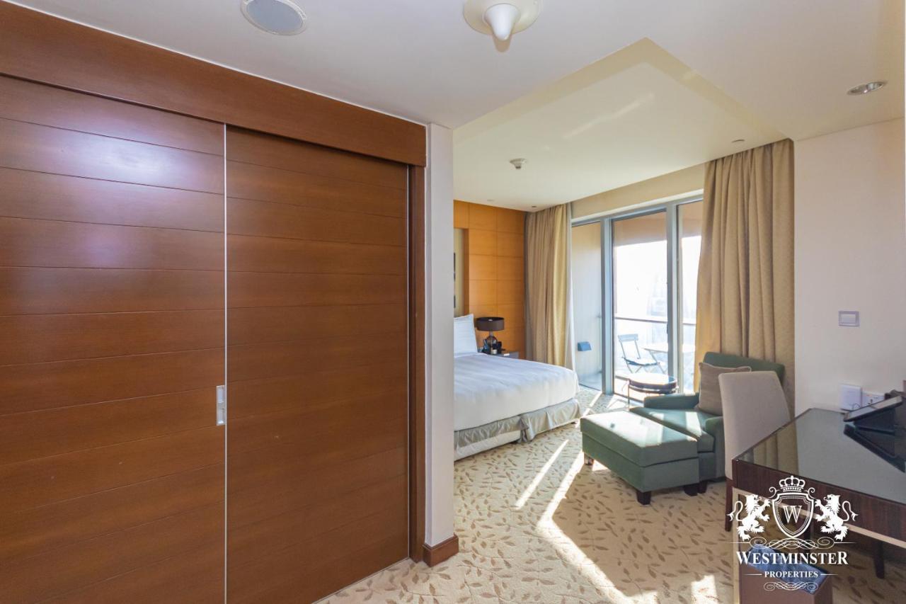 Westminster Dubai Mall Exteriér fotografie A bedroom at the hotel