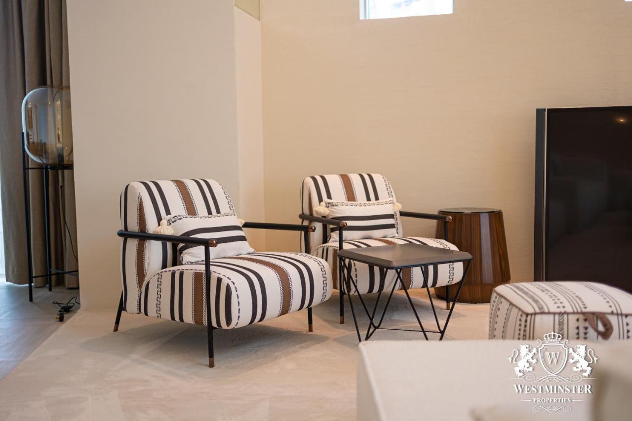 Westminster Dubai Mall Exteriér fotografie Armchairs