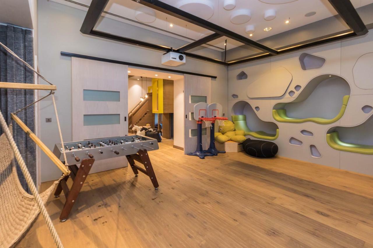 Westminster Dubai Mall Exteriér fotografie The children's playroom